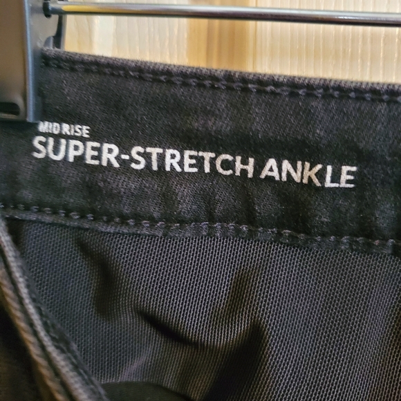 Lane Bryant Midrise Black distressed Jeans Size 16 - Picture 5 of 7